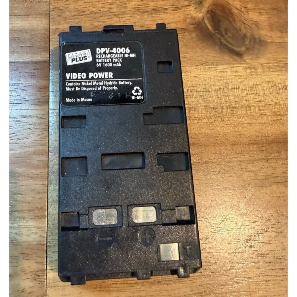 Sony CCD-TR4 Video8 8mm Handycam Camcorder 6x Zoom Battery Case Untested